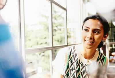 uśmiechnięta kobieta